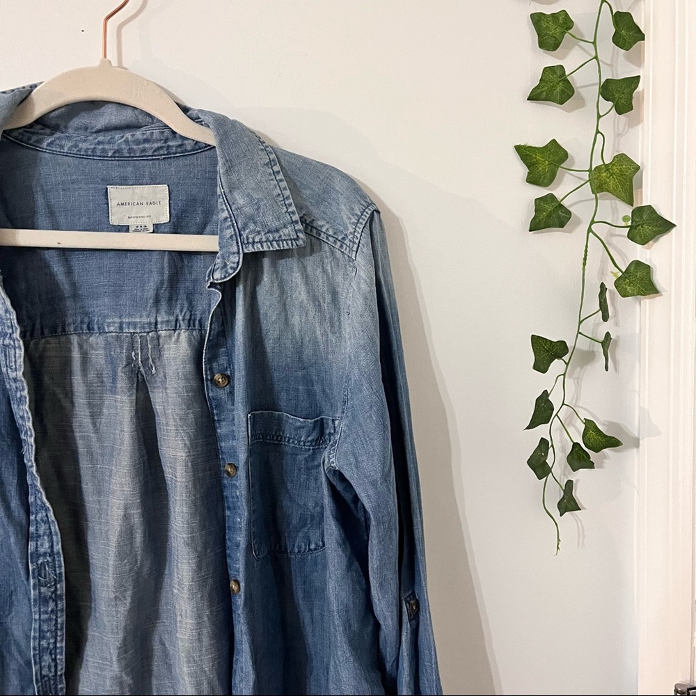 American Eagle blue jean wash button up